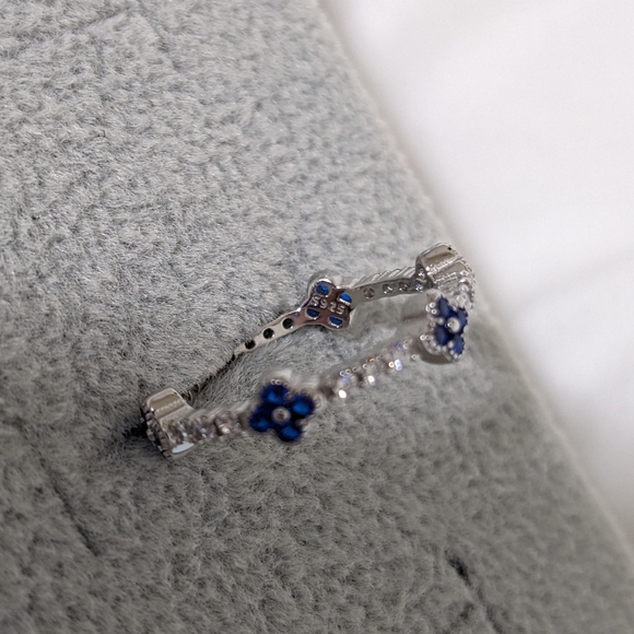 STERLING SILVER CUBIC ZIRCONIA RING - Picture 6 of 6